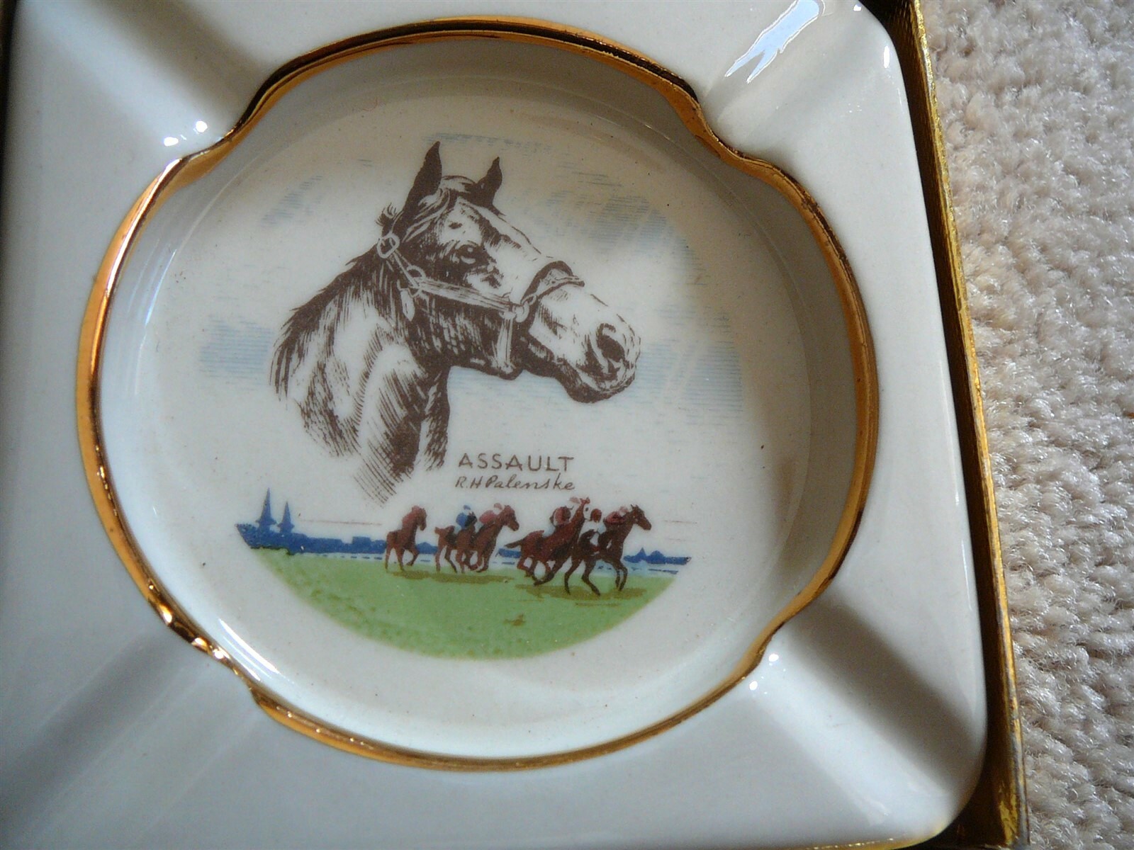 ASSAULT & PONDER KENTUCKY DERBY WINNERS – 2 ASHTRAYS & 2 SEALED CARD DECKS – IOB