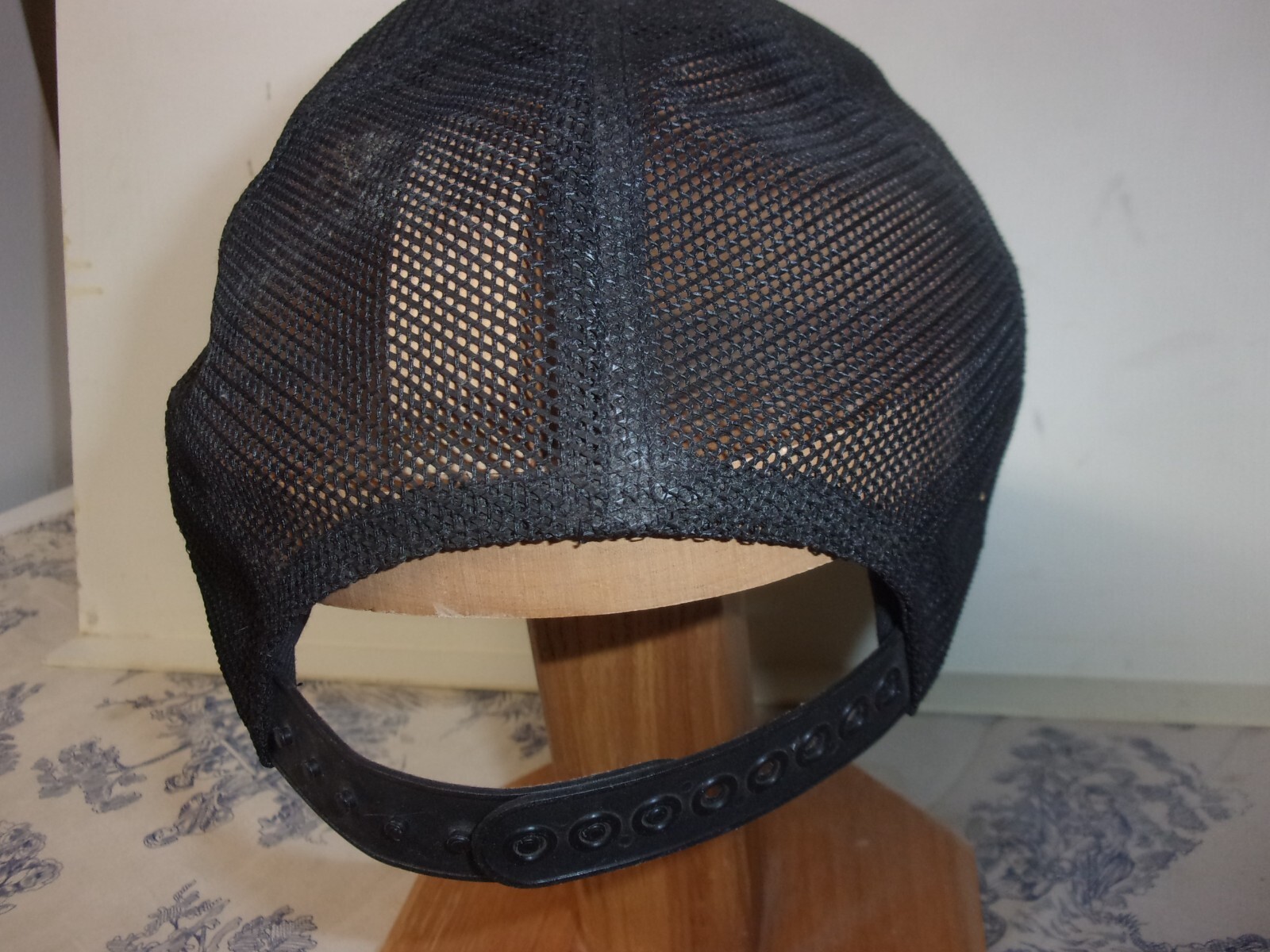 Promotional New Holland Tractor Embroidered Mesh Baseball Hat New without Tags