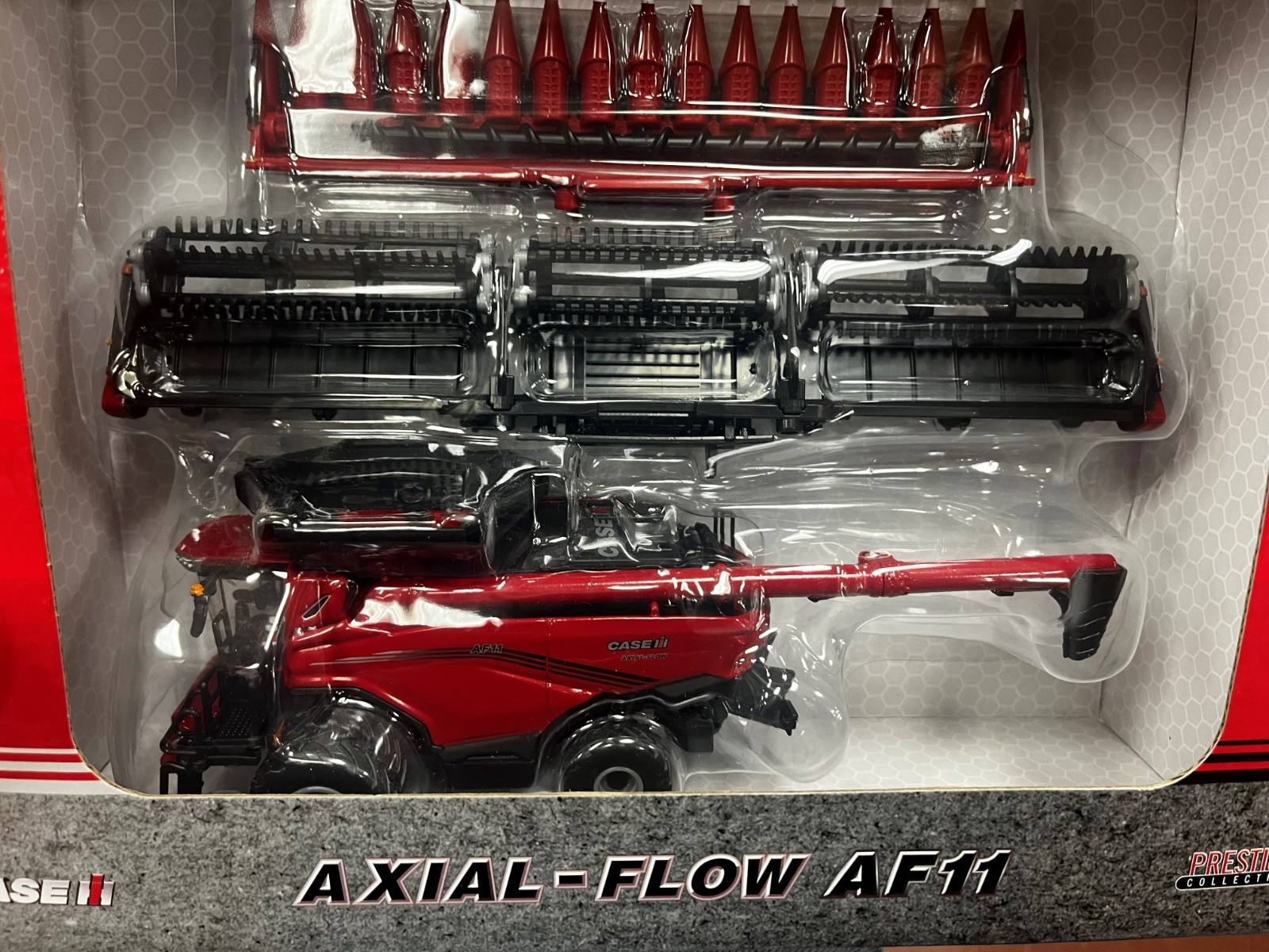 1/64 CASE IH AXIAL-FLOW AF11 COMBINE- PRESTIGE COLLECTION ZFN44372