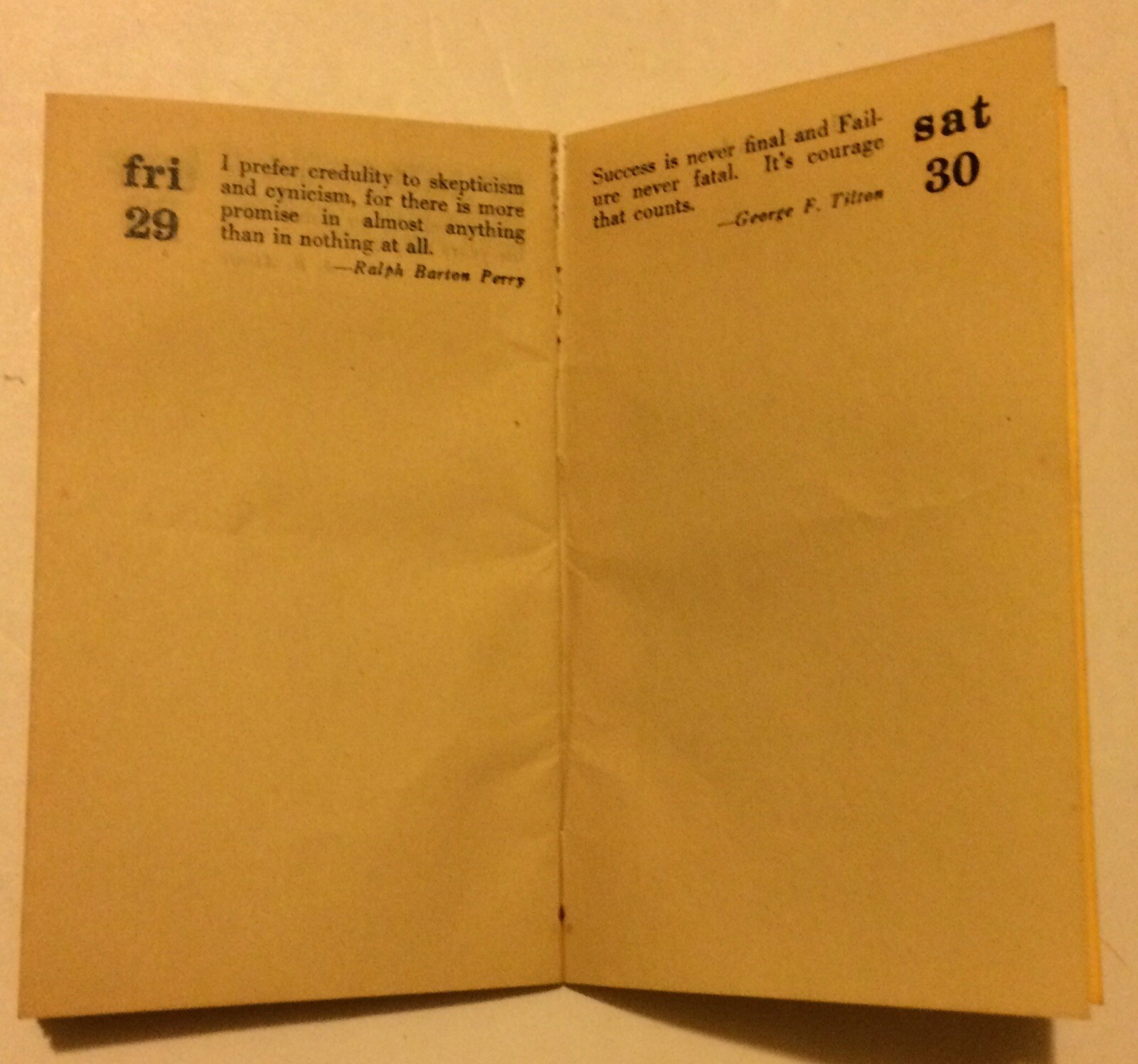 1949 « Your Quaker Friendly Daily Reminder » Booklet Quaker Rubber Corporation