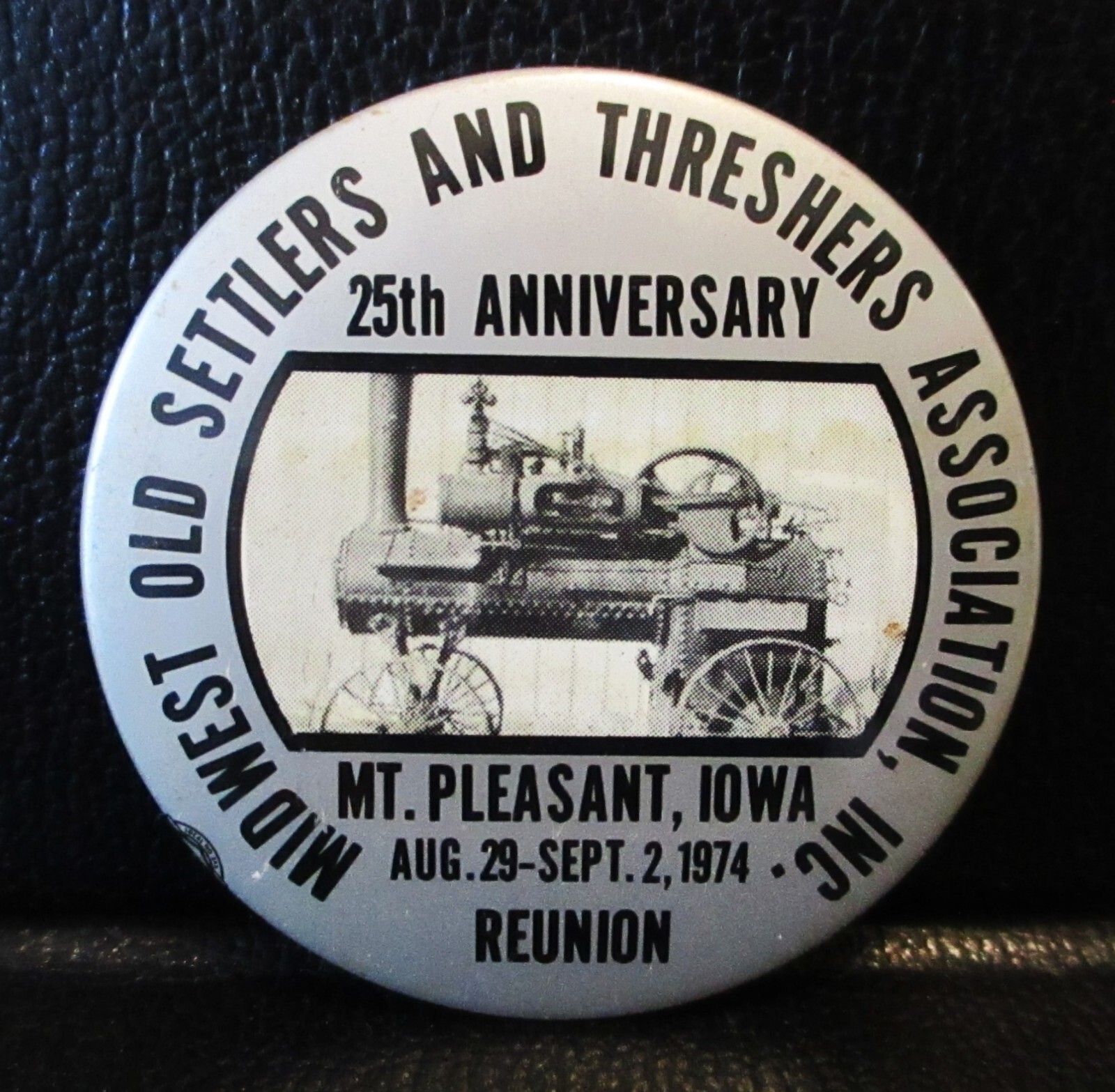 1974 Midwest Threshers Reunion Mt Pleasant IA 25th Steam Tractor Pinback Button