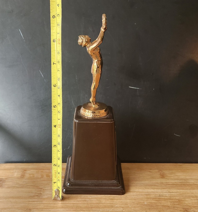 Vintage 1960 Yuma Champion Trophy Sr Home Economics Judging Award 8.75&Prime;