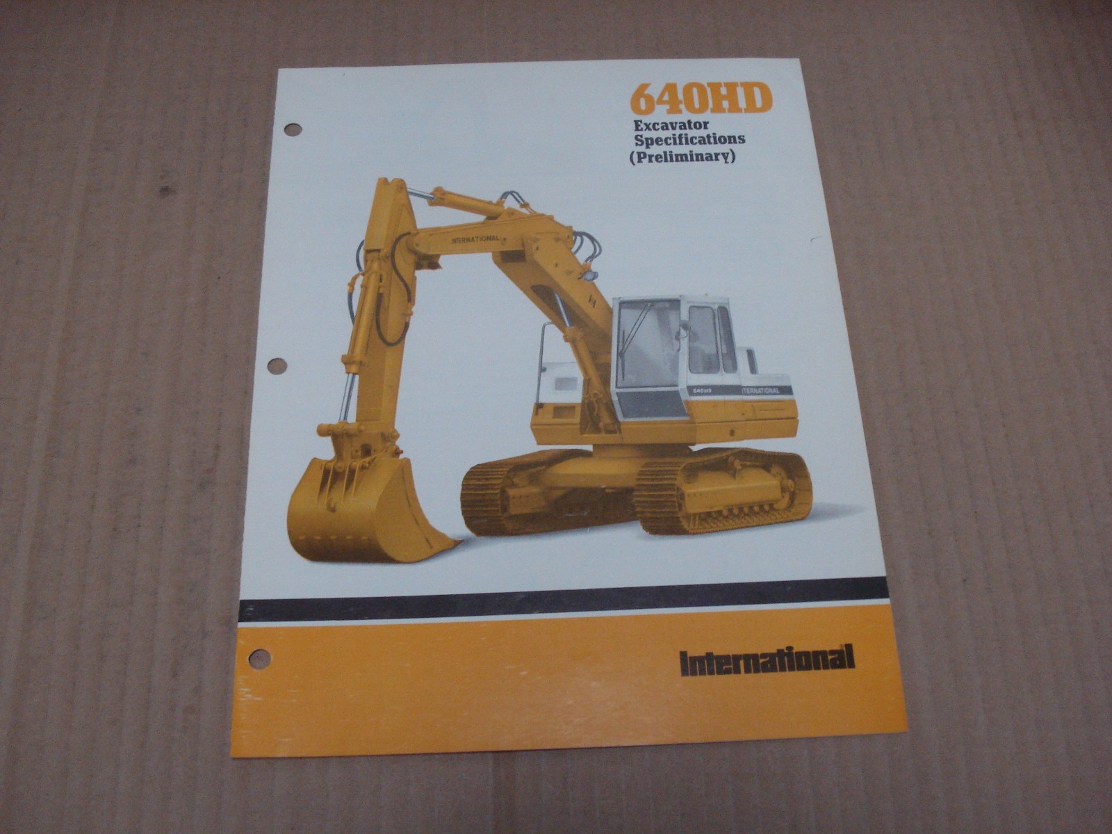International 640HD Excavator Specifications (Preliminary) Brochure 1979