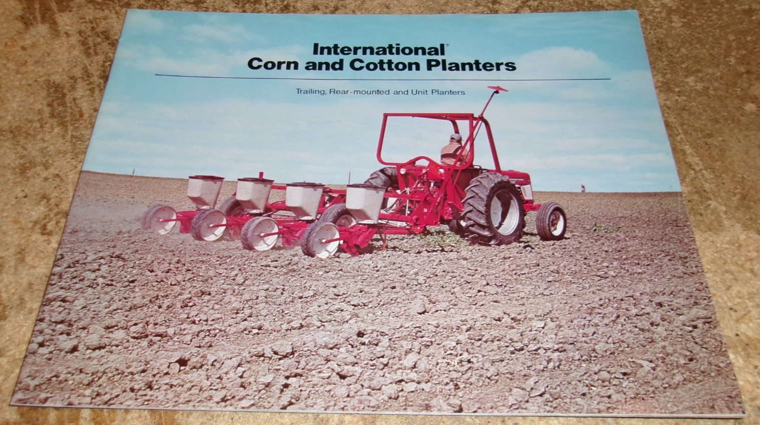 1976 international corn + cotton planters brochure in good shape used