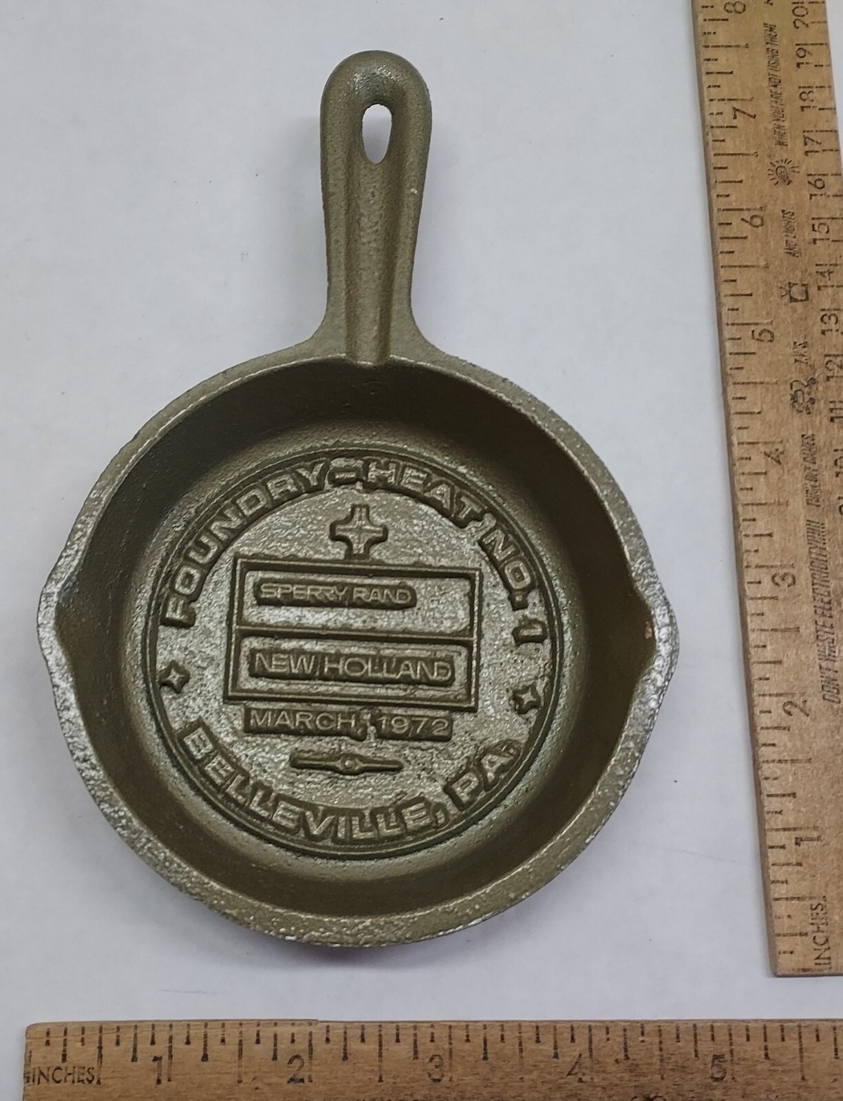 1972 SPERRY NEW HOLLAND – FOUNDRY HEAT No 1 Cast Iron Mini Skillet Pan – Ashtray