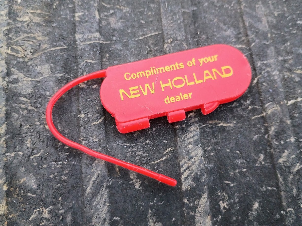 —Vtg plastic New Holland Dealer nickel / dime coin holder key chain