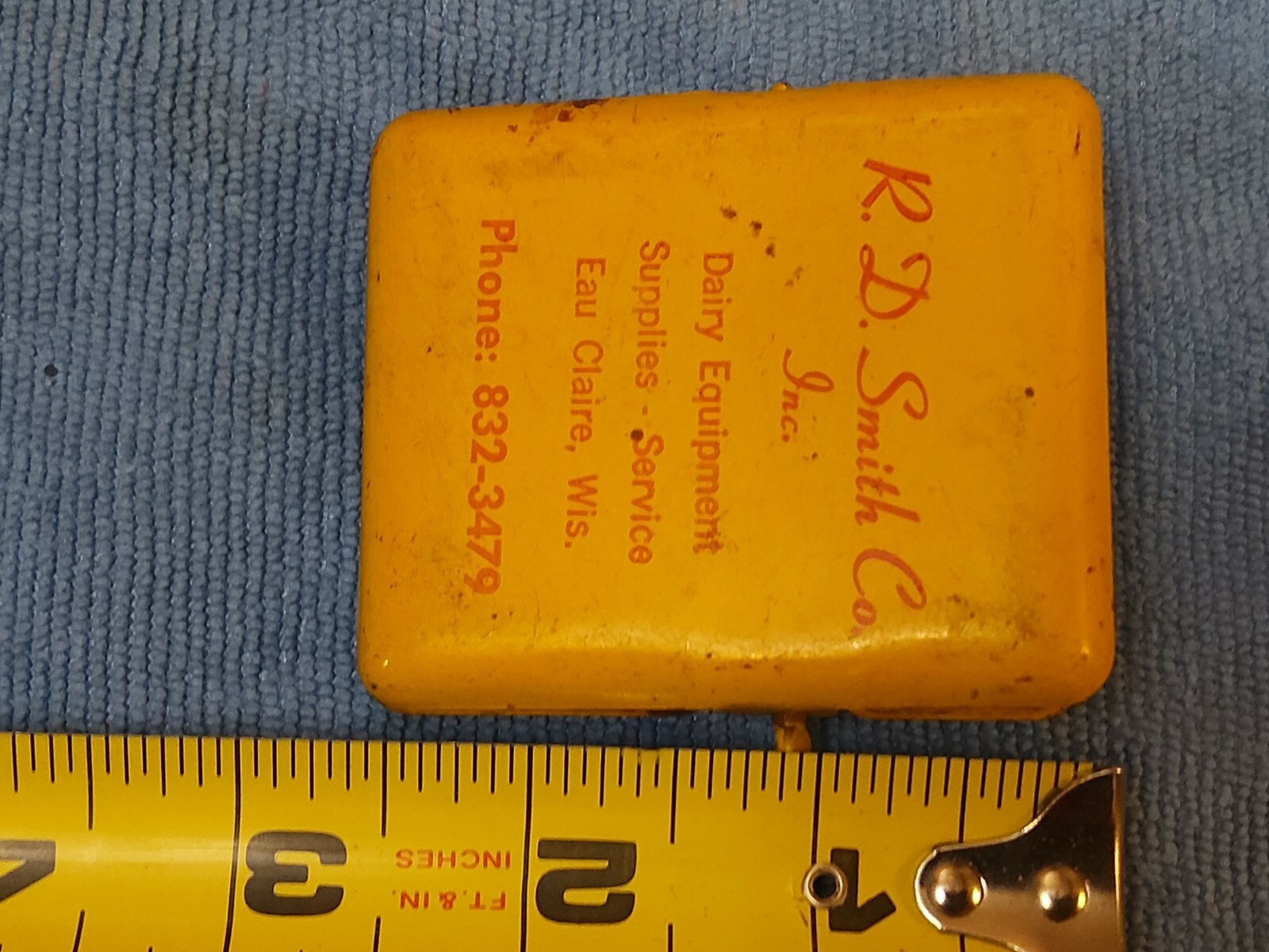 VINTAGE R.D. SMITH DAIRY EQUIPMENT EAU CLAIRE ENAMELED CLIP MILK HOUSE