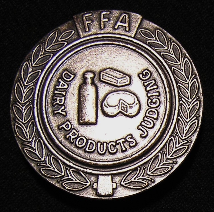 VTG FFA FUTURE FARMERS OF AMERICA DAIRY PRODUCTS JUDGING PIN BADGE