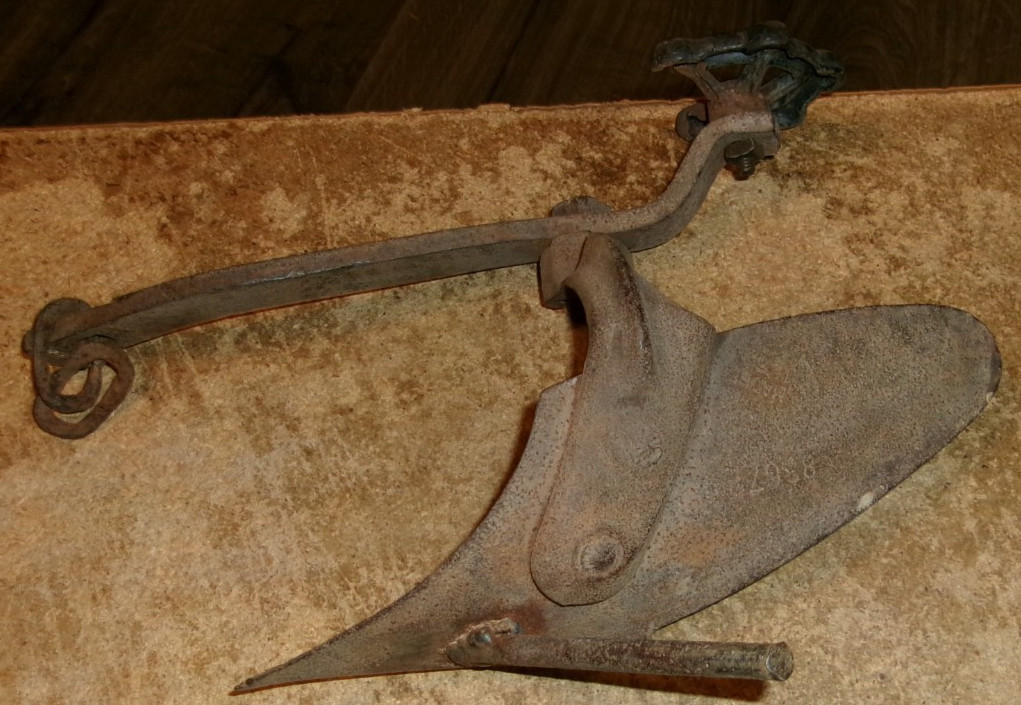 14&Prime; L handmade replica one bottom horse drawn plow has rust in good shape used