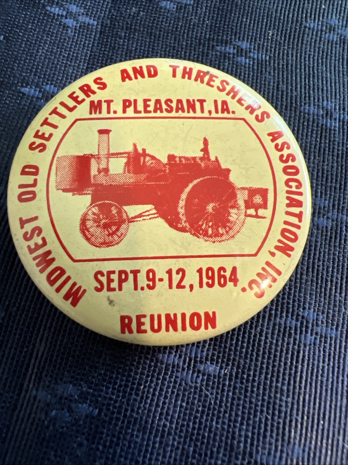 *1964 Midwest Old Settler Thresher Reunion Mt Pleasant IA Pinback Button Tractor
