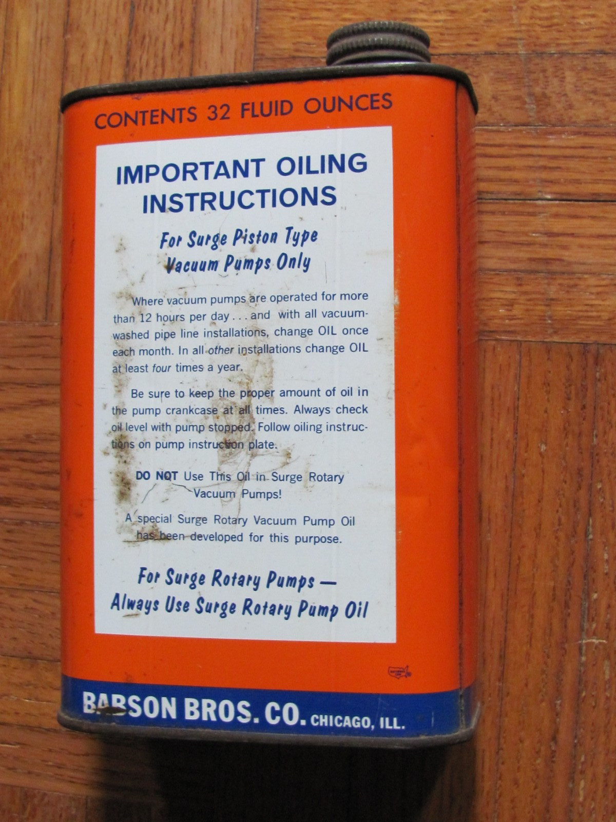 VTG DAIRY FARM SURGE VACUUM PUMP 32 OZ VACUUM PUMP OIL CAN BABSON CHICAGO SIGN