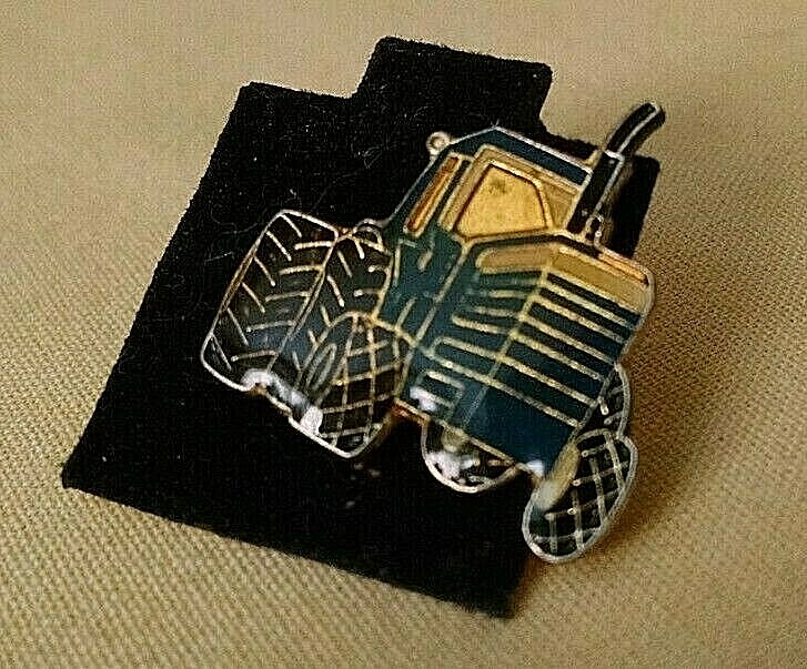TRACTOR PIN NOS BLUE GOLD BLACK METAL BACK 1 X 13/16 LAPEL HAT DUAL WHEEL CAB.