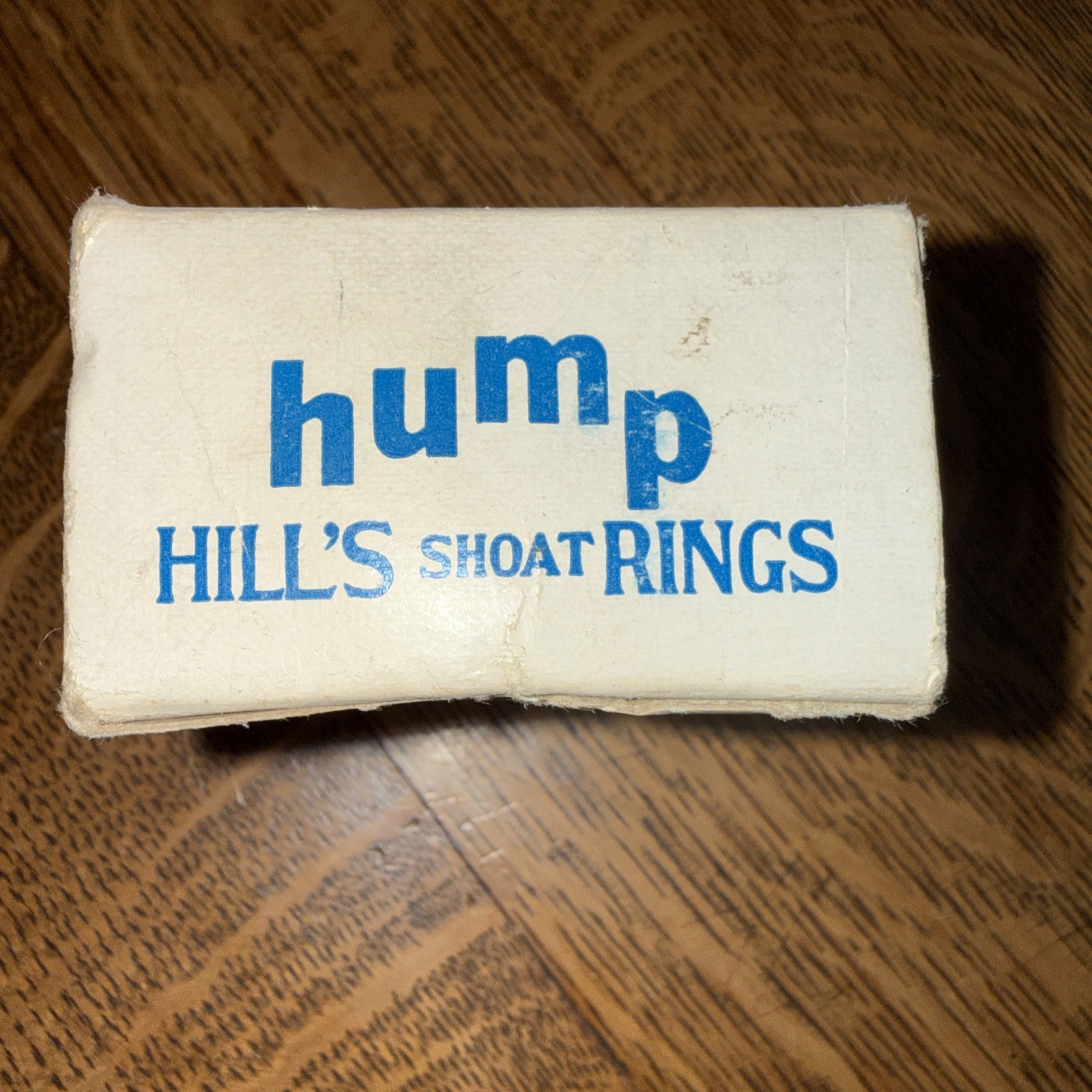 Vintage Decker&rsquo;s Hump Shoat Hog Rings Box Iowa Advertising