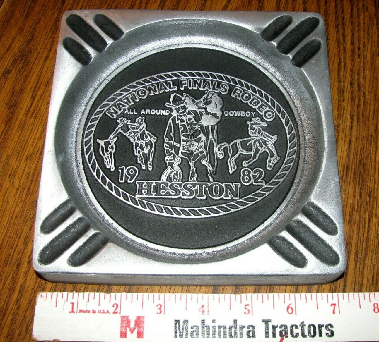 *Hesston NFR Rodeo ALL AROUND COWBOY 1982 Collectible Ashtray Calf Roping Bronc