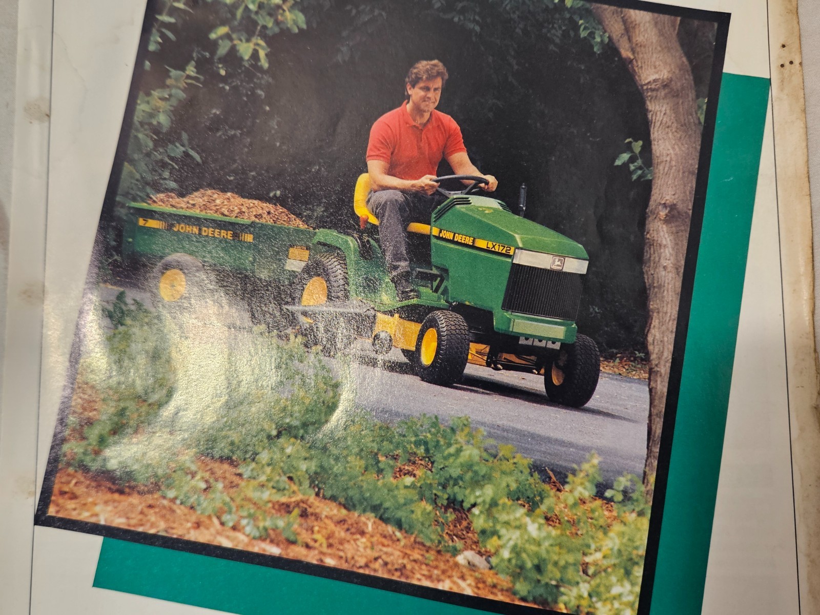 JOHN DEERE 1990 LAWN AND GARDEN TRACTORS IMPLEMENTS & ACCESSORIES BROCHURE DKA86