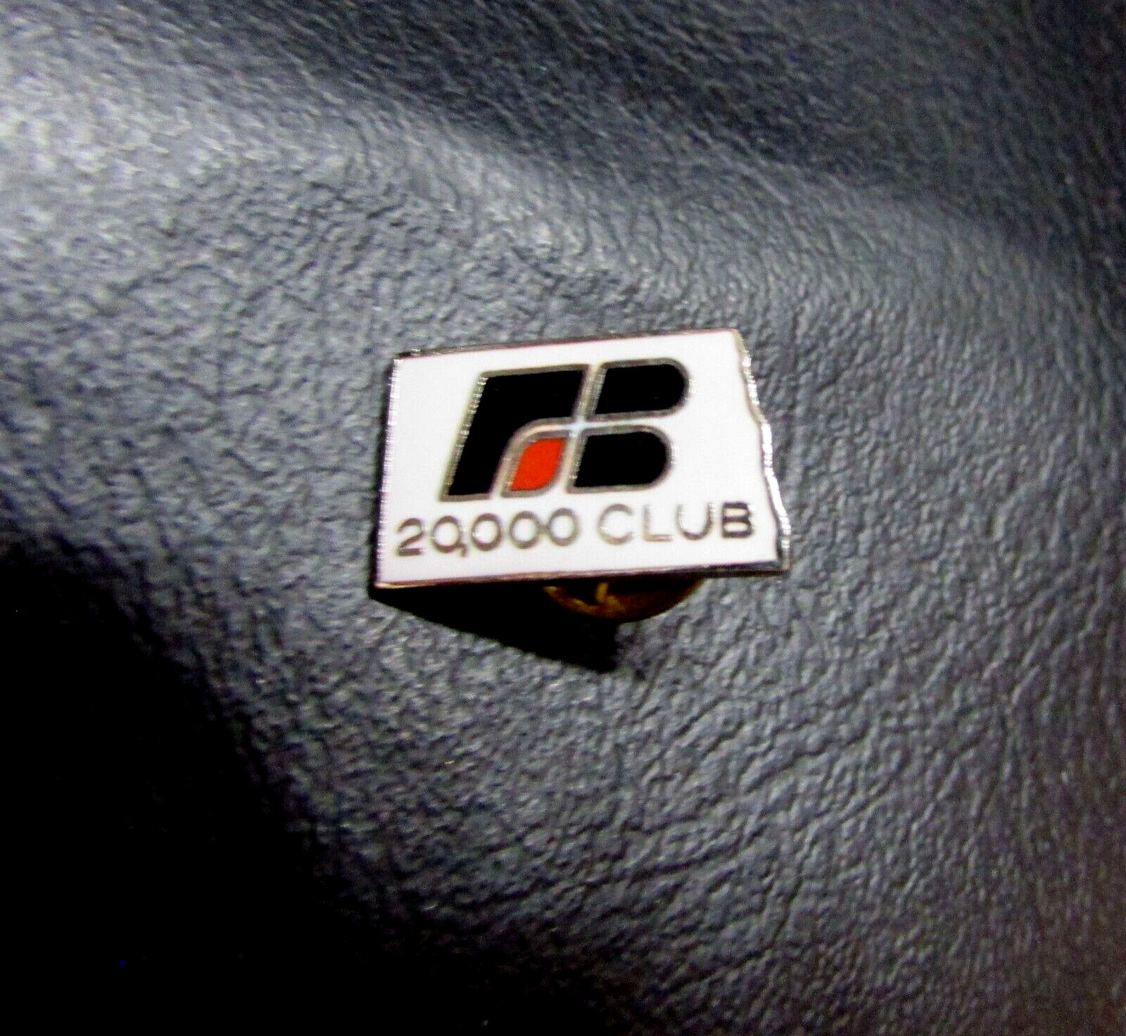 Vintage 1990&rsquo;s North Dakota Farm Bureau FB 20,000 Club Old State Shaped Pinback