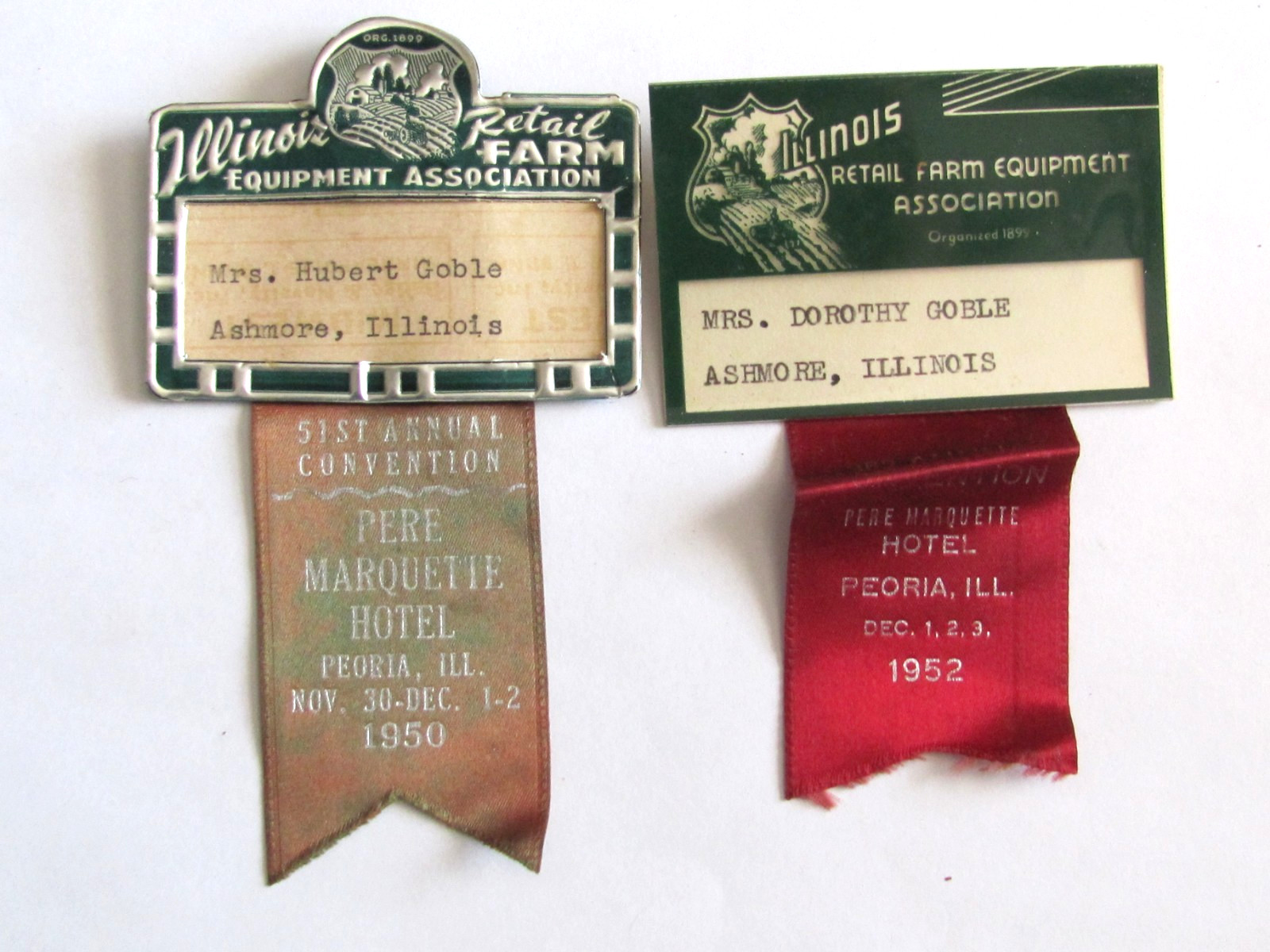 1950 1952 ILLINOIS RETAIL FARM EQUIPMENT DEALER CONVENTION MEMBER BADGE PEORIA
