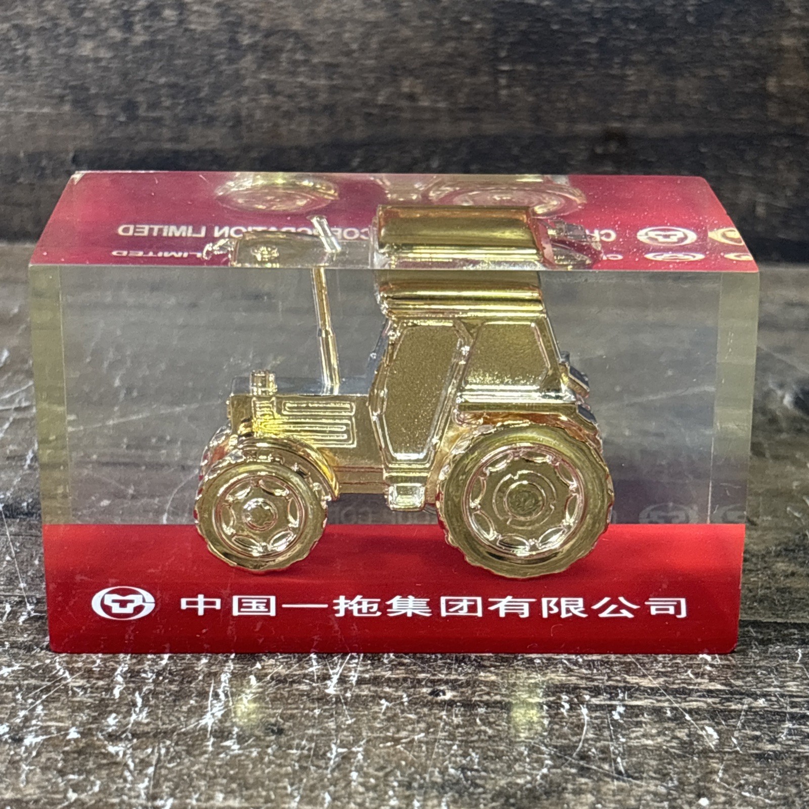 China Yituo YTO Group Gold Tractor Train Paperweight Advertising Promotional