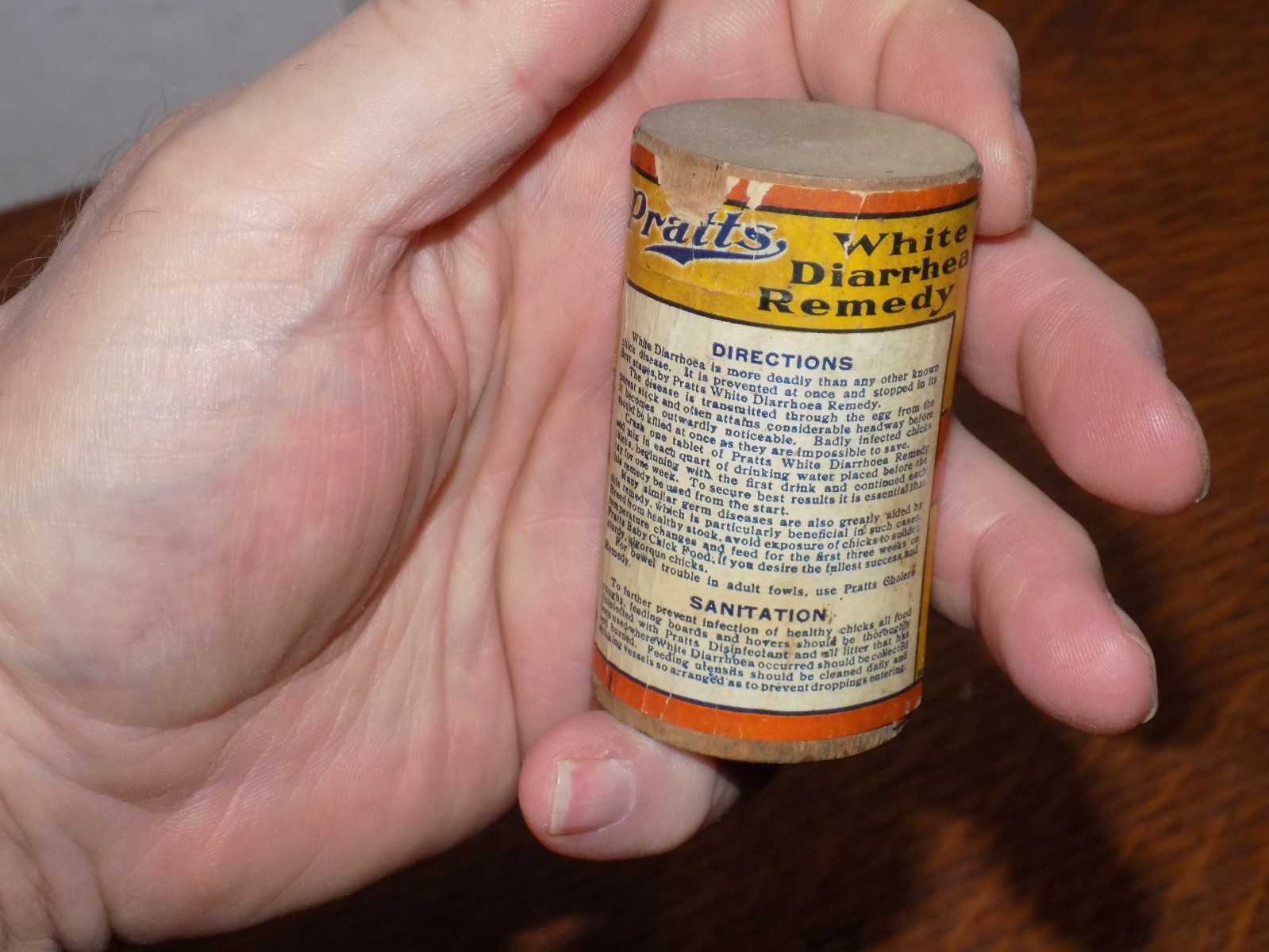 Vintage Pratts White Diarrhea Remedy For Little Chicks EMPTY 7/8 Ounce Container