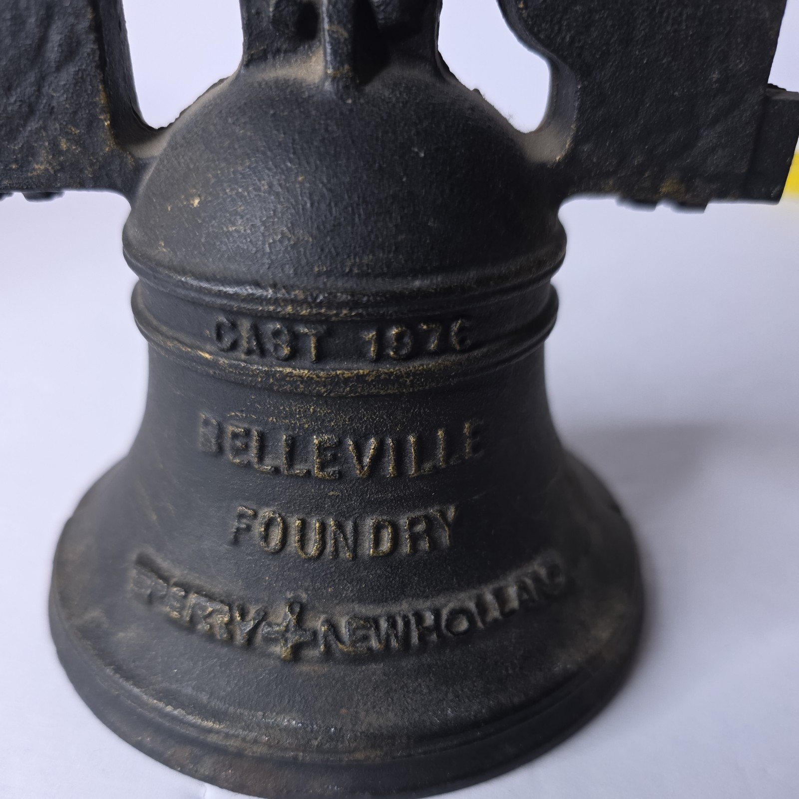 Sperry New Holland Farm Tractor 1976 Belleville Foundry Cast Liberty Bell Bank