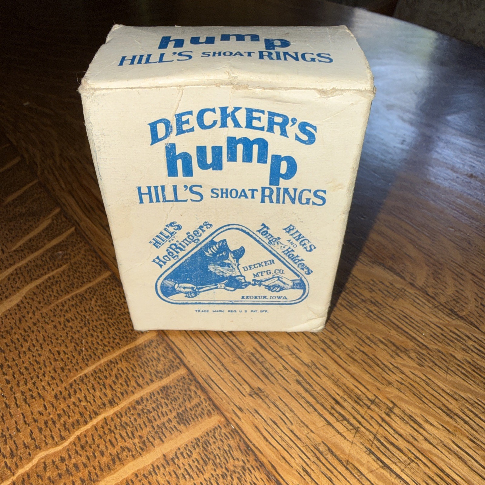 Vintage Decker&rsquo;s Hump Shoat Hog Rings Box Iowa Advertising