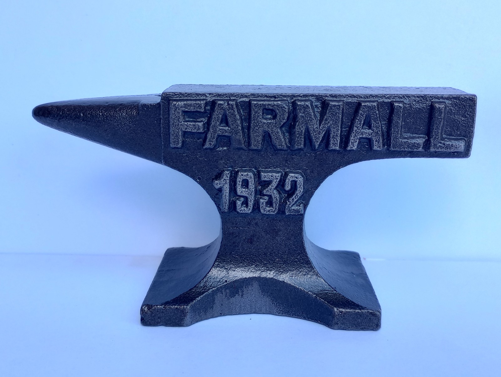 FARMALL MINI ANVIL PAPERWEIGHT – Advertising Reproduction Metal