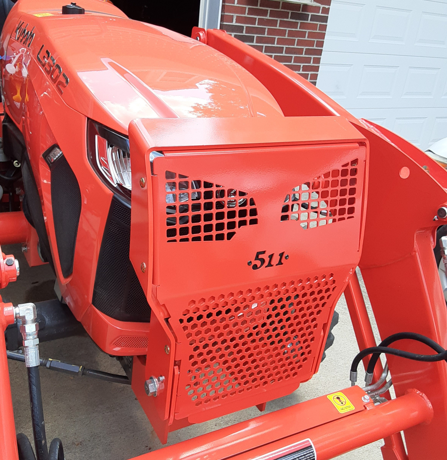 Kubota Grill Guard L2502 L3302 L3902 L4802 & L2501 with LA526 Loader