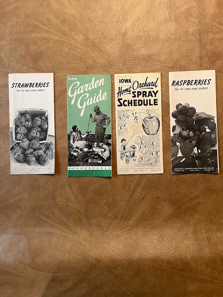 Vintage 1944 Iowa State College Agricultural Ext. Service Pamphlet Lot of 4
