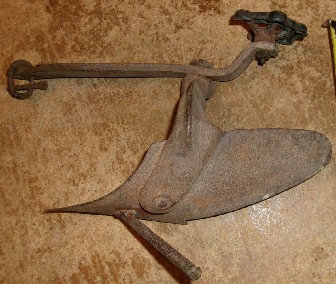 14&Prime; L handmade replica one bottom horse drawn plow has rust in good shape used