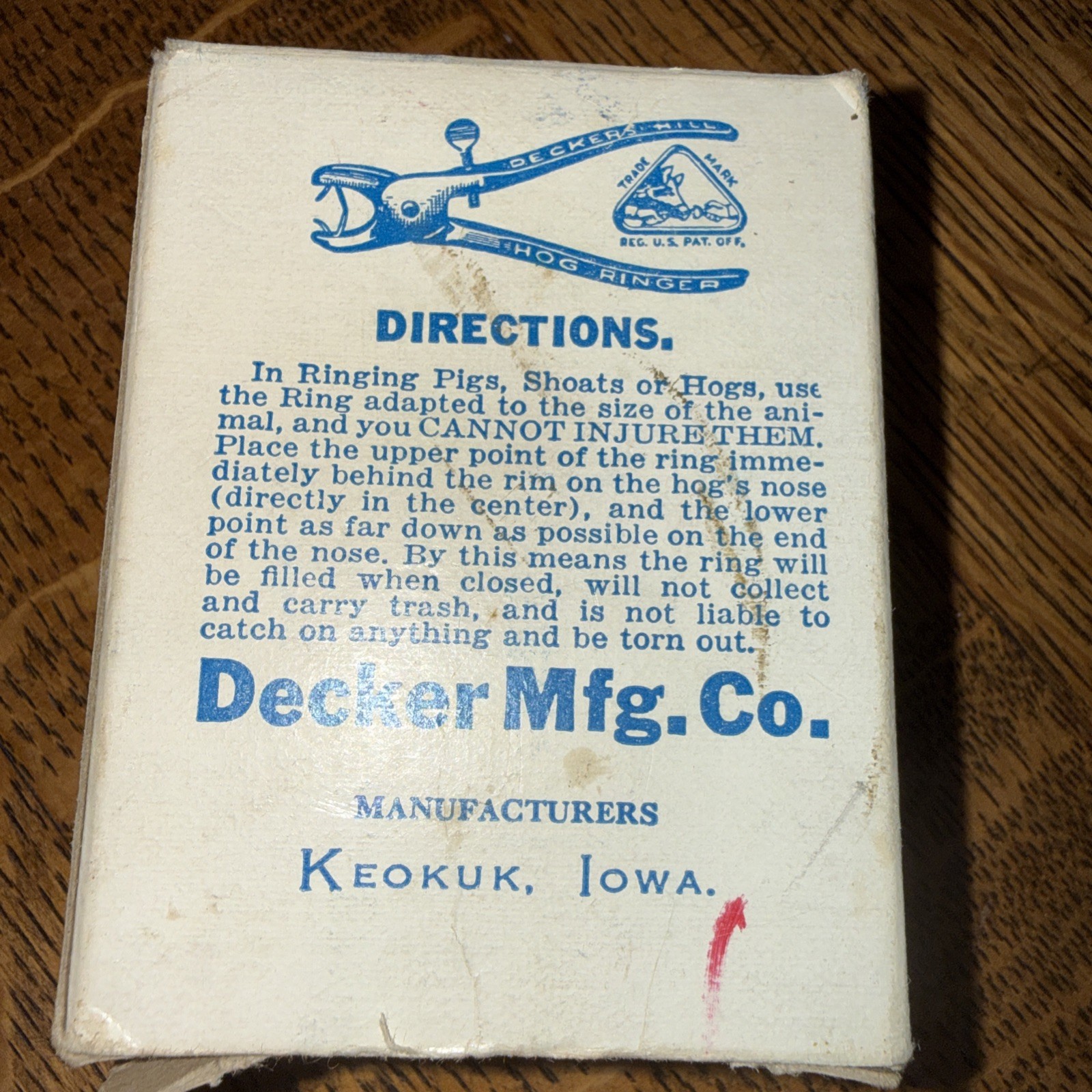 Vintage Decker&rsquo;s Hump Shoat Hog Rings Box Iowa Advertising