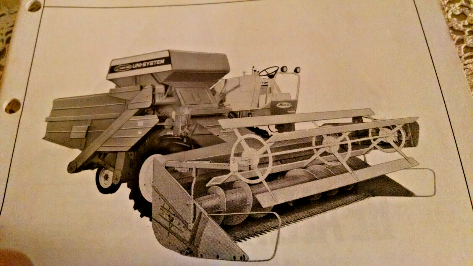 AVCO NEW IDEA UNI-SYSTEM COMBINE 710 OPERATOR&rsquo;S MANUAL UC-105 3000-12/70-OZ.