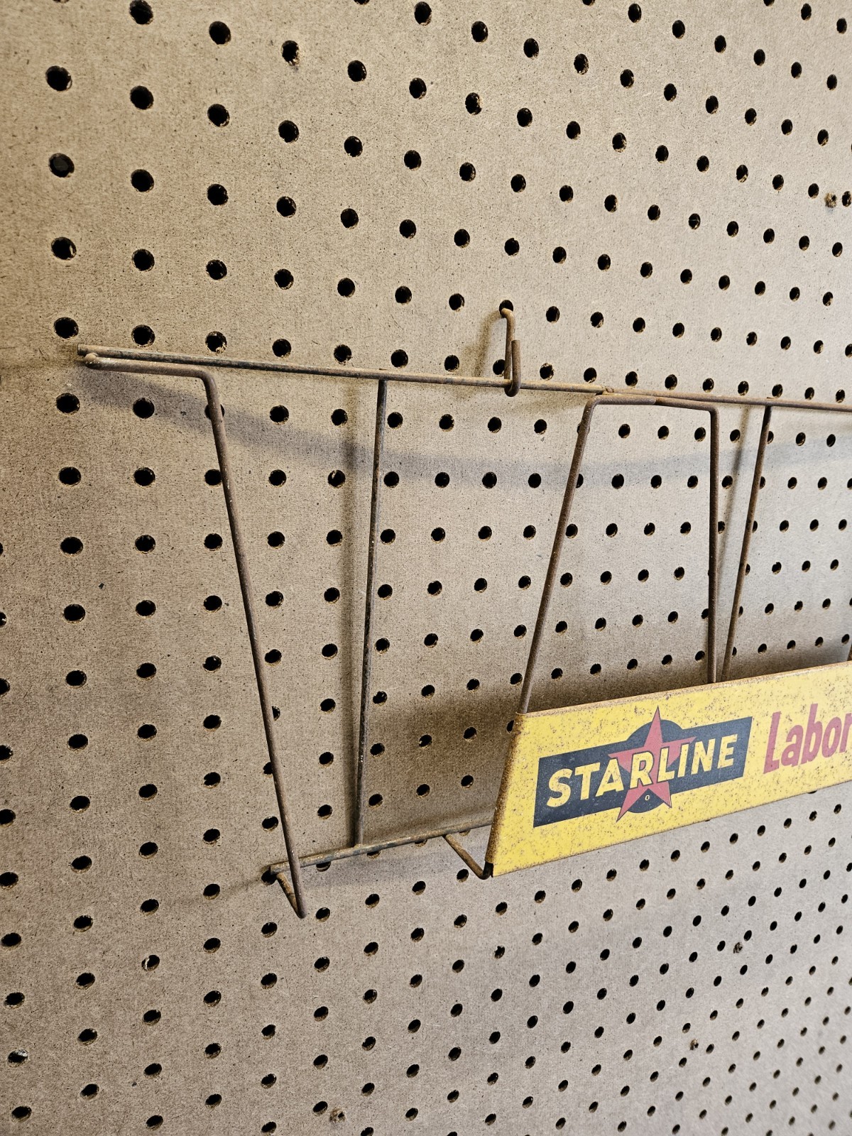 Starline Labor Saver Metal Pegboard Display Arm Hook w/Sign Plate barn cleaner