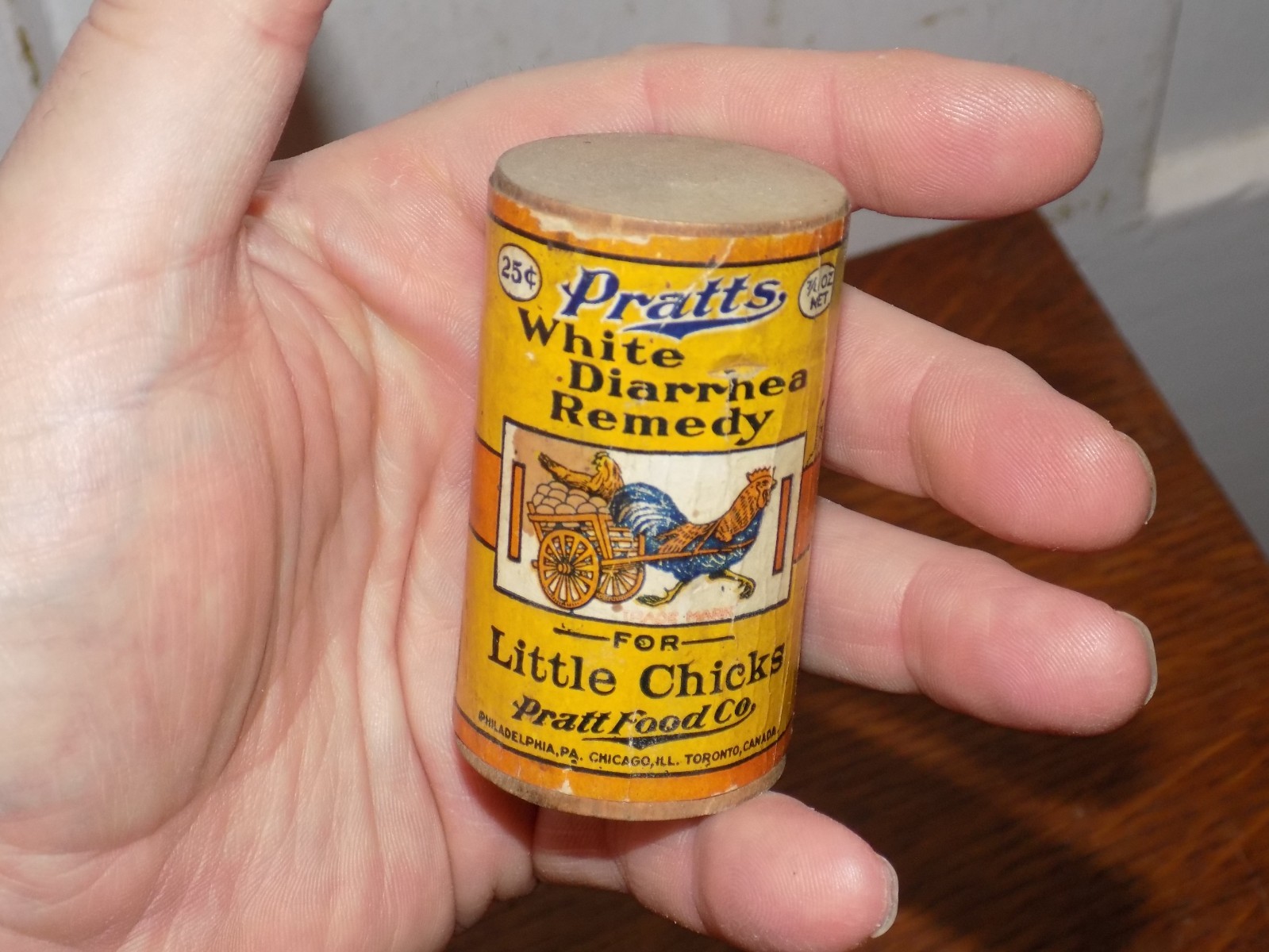 Vintage Pratts White Diarrhea Remedy For Little Chicks EMPTY 7/8 Ounce Container