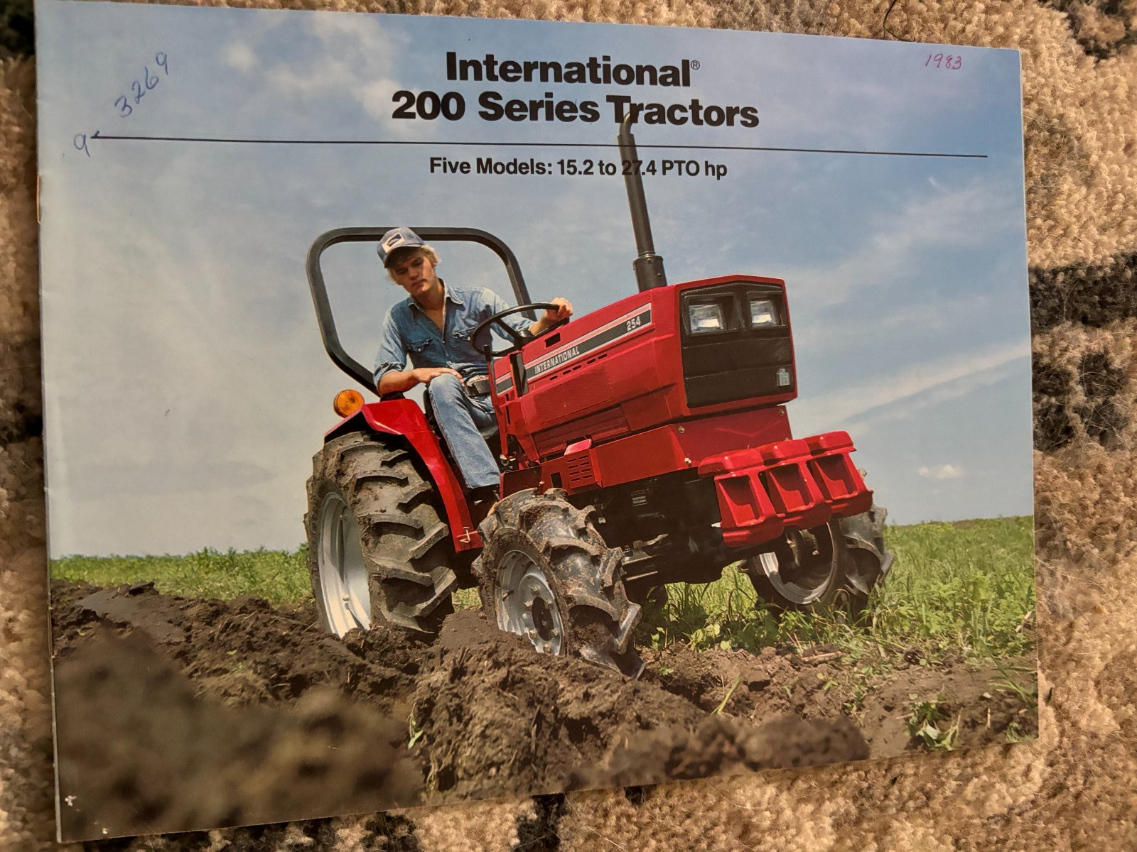 International Harvester 234 244 254 274 284 Tractor Brochure AMIL26
