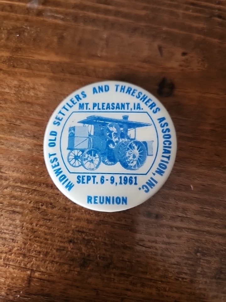 1961 Midwest Old Settlers Thresher Reunion Mt Pleasant IA Pinback Button Tractor