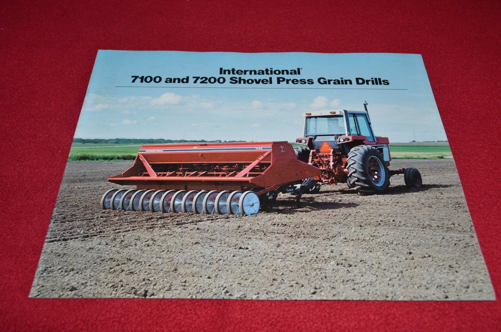 International Harvester 7100 7200 Press Grain Drill Dealers Brochure YABE14