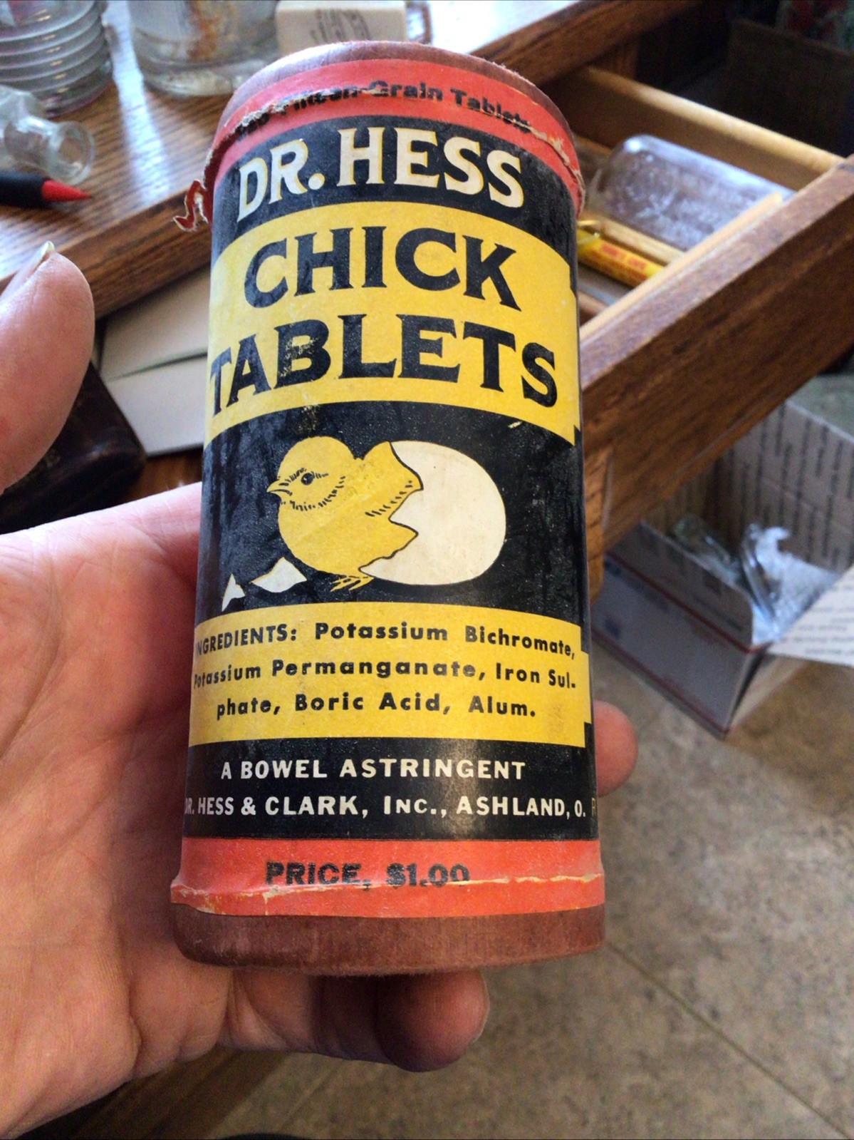 Dr Hess Ashland Ohio, Chick Tablets 1930’s . Cardboard Advertising Container.