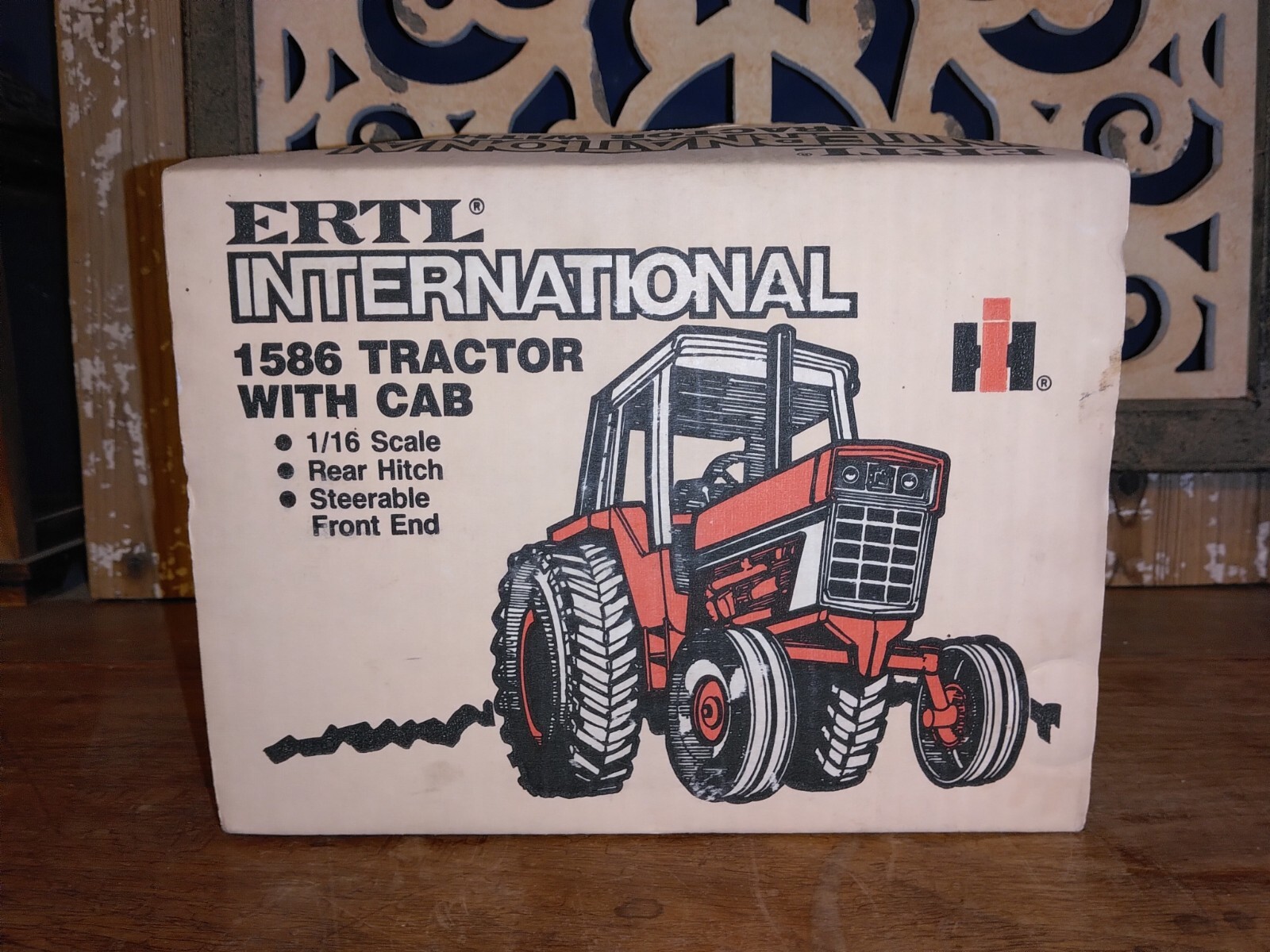 International 1586 VINTAGE IH tractor Duals 1/16 scale Ertl Co NIB #463