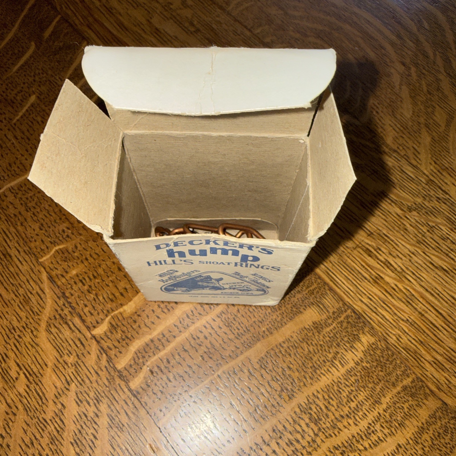 Vintage Decker&rsquo;s Hump Shoat Hog Rings Box Iowa Advertising