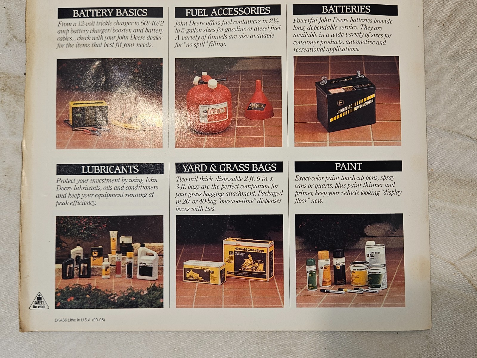 JOHN DEERE 1990 LAWN AND GARDEN TRACTORS IMPLEMENTS & ACCESSORIES BROCHURE DKA86