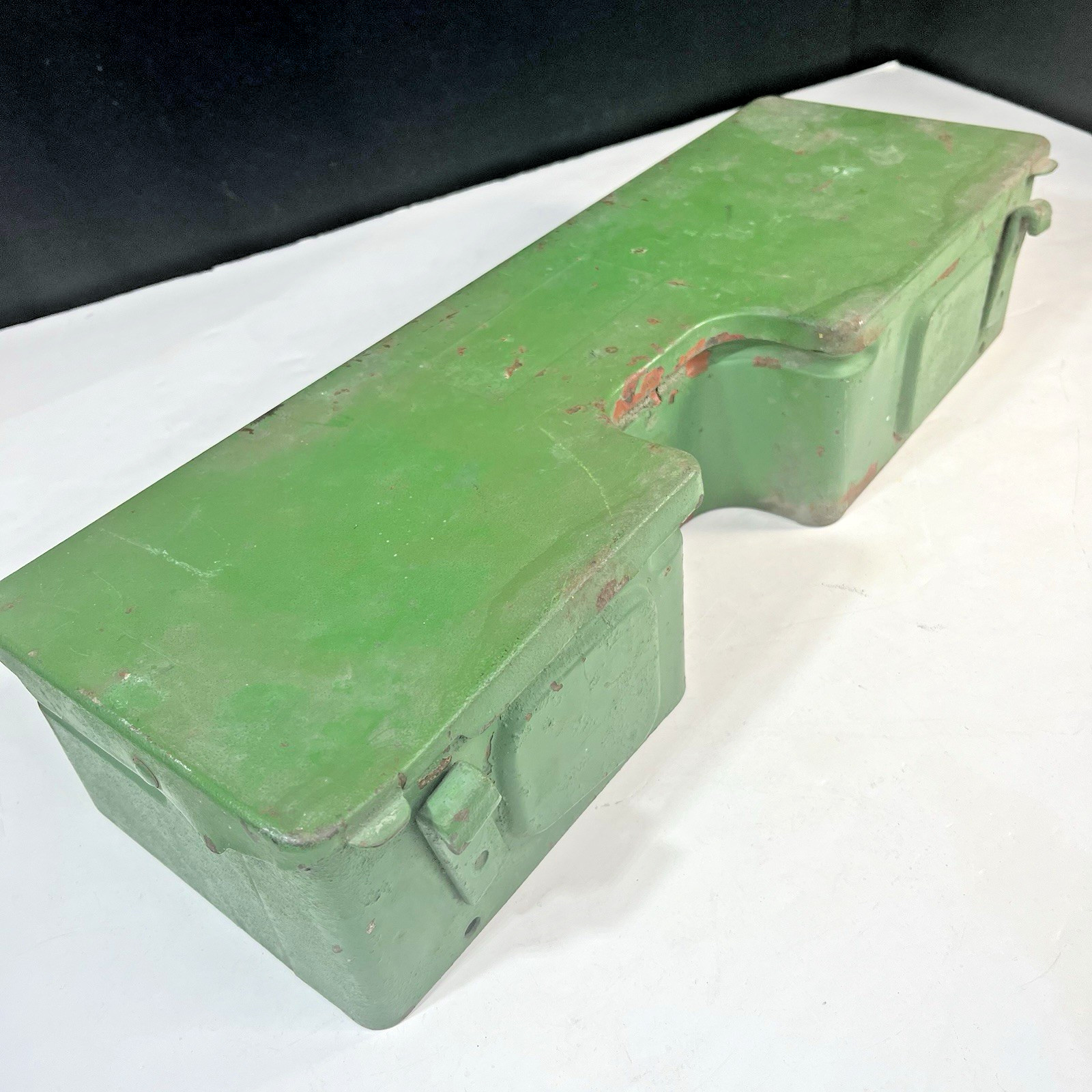 Vintage Unbranded Metal Tractor Toolbox 18x6x4 tall Lid No Latches Green Painted