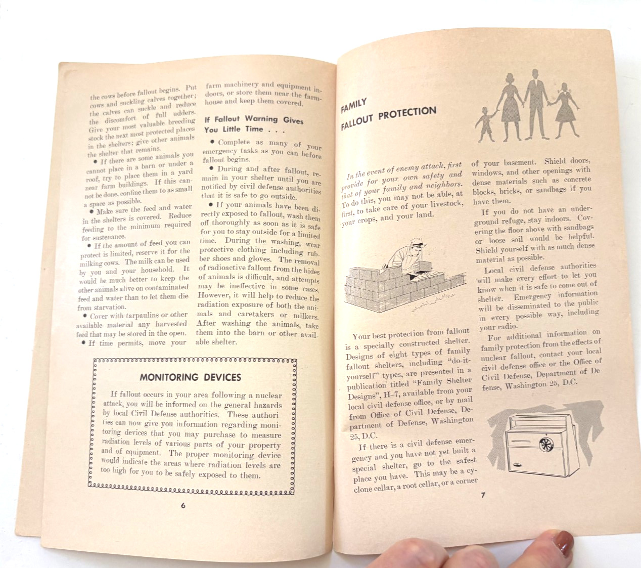 1962 U.S Dept. of Agriculture Pamphlet « Your Livestock Can Survive Fall Out » *