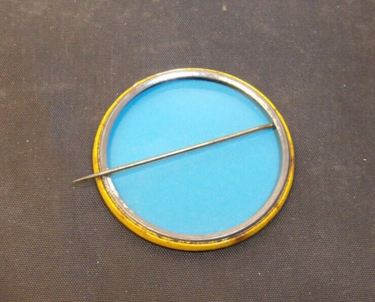 Rare Hi-Way Farrowing Stalls Advertising Pinback Button