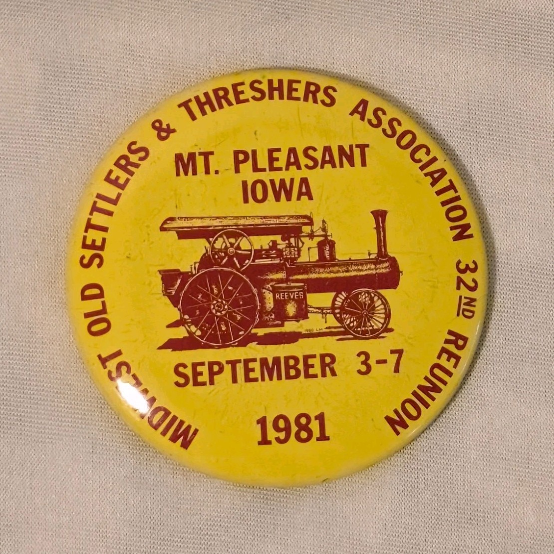 Reeves 1981 Agriculture Pinback Button Mt. Pleasant Iowa Yellow Maroon
