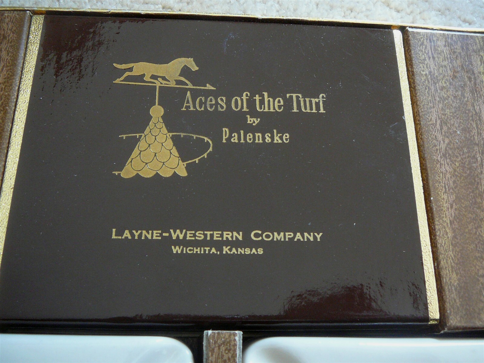 ASSAULT & PONDER KENTUCKY DERBY WINNERS – 2 ASHTRAYS & 2 SEALED CARD DECKS – IOB