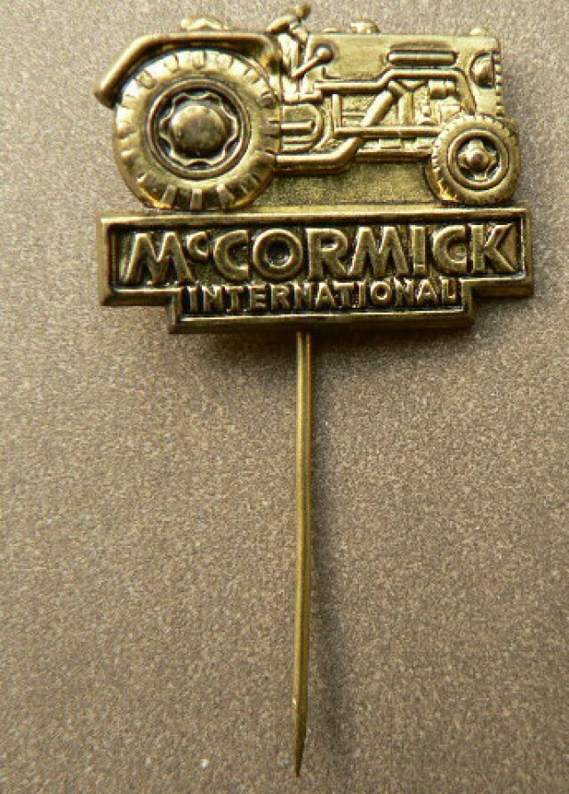 OLD LAPEL pin / badge McCORMICK TRACTORS 60s (B)