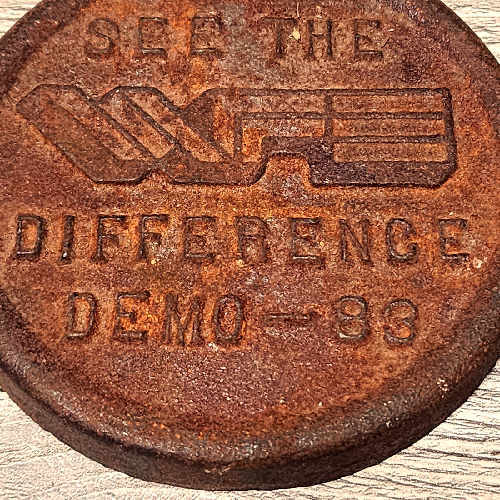 White Farm Equipment 1983 Cast Iron Promotional Disc « See the Difference Demo »