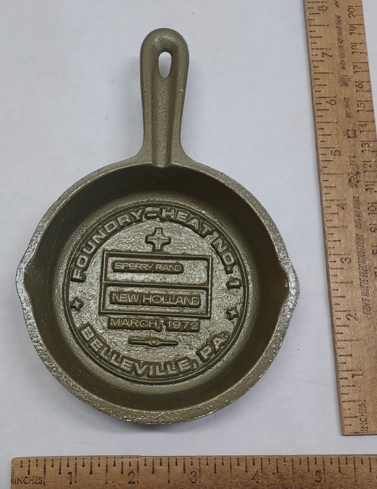 1972 SPERRY NEW HOLLAND – FOUNDRY HEAT No 1 Cast Iron Mini Skillet Pan – Ashtray