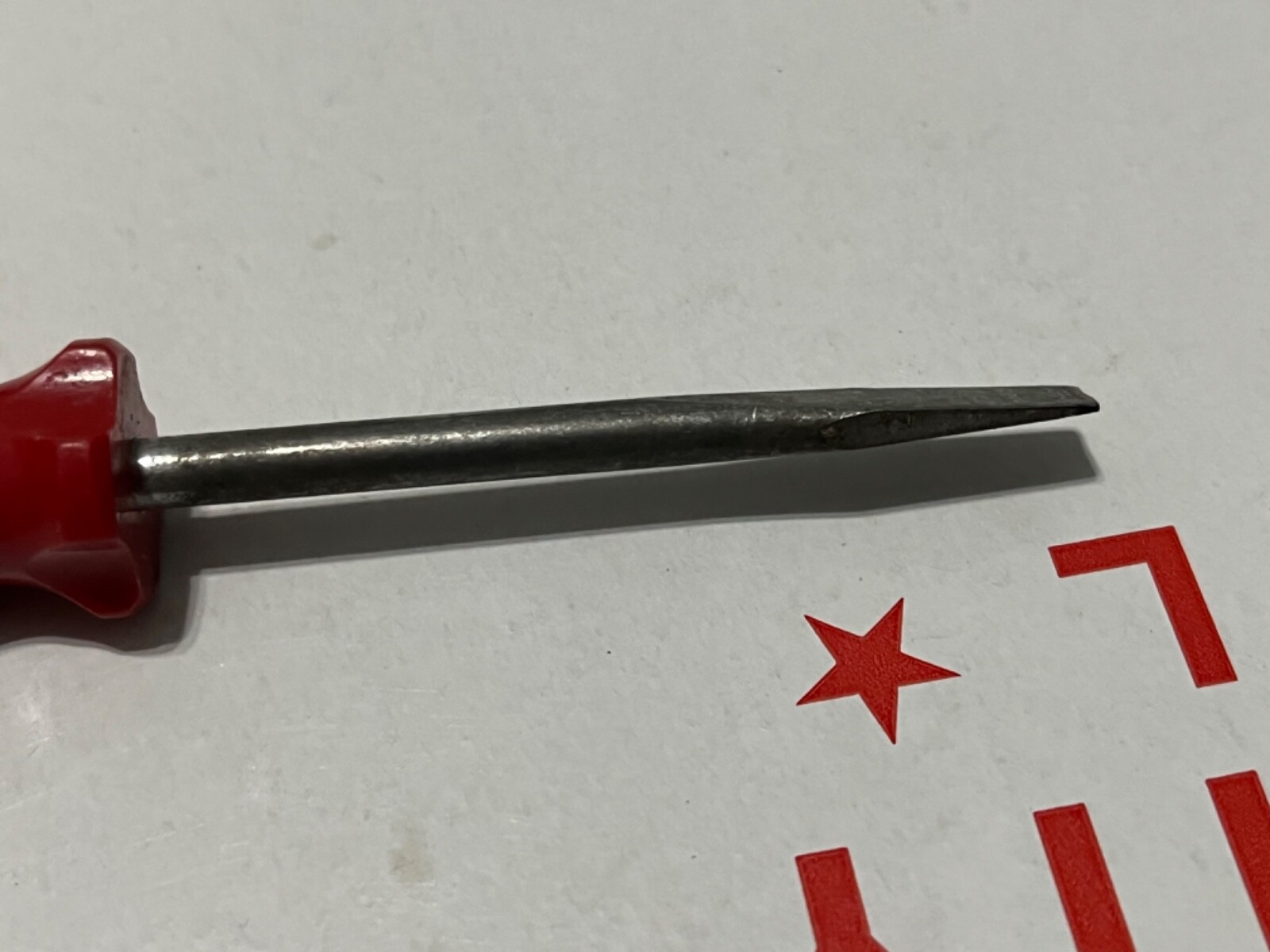 Hy-Line Chicks Screwdriver