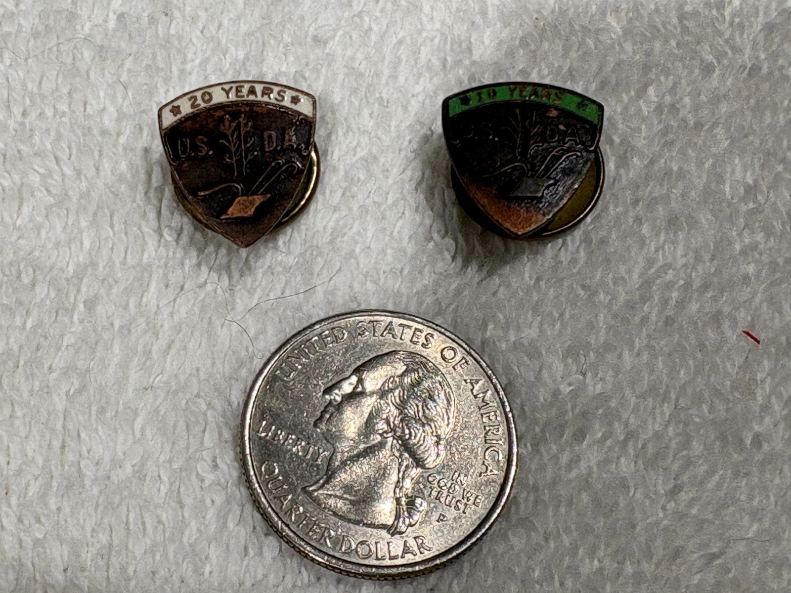 U.S. D.A. ~ VINTAGE U.S. DEPARTMENT OF AGRICULTURE ~ 10 & 20 YEAR LAPEL PIN